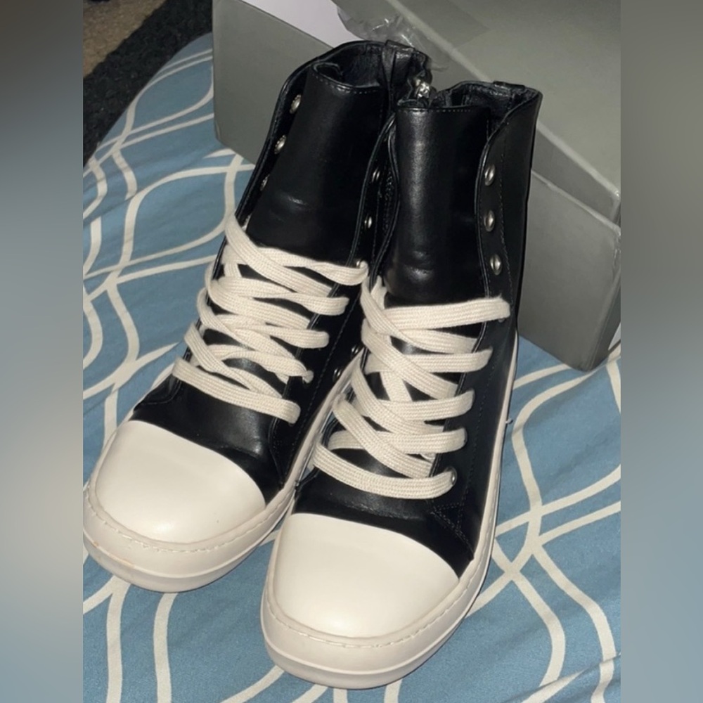 New Youth Girl High Tops Amore Paris Size 230 Size 6.5 Women .